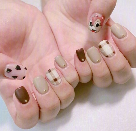 美甲什么颜色显白更气质,渐变色显手白的美甲款式图片