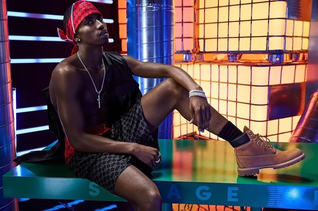 蕾哈娜同款文胸,维密大秀歌曲现场蕾哈娜