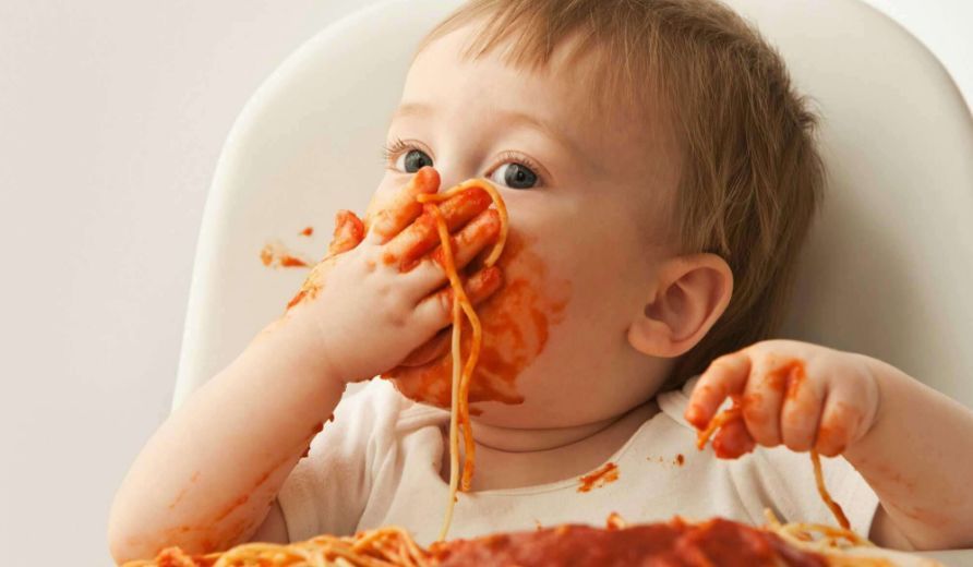 孩子一顿饭吃两个多钟头怎么办,孩子吃饭太慢一碗饭吃一个多小时