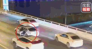 17岁跳桥男孩妈妈去世了吗,17岁跳桥男孩妈妈后续