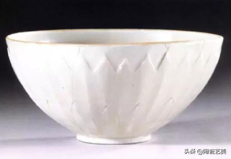 地摊卖小吃300万一年,地摊2元卖碗