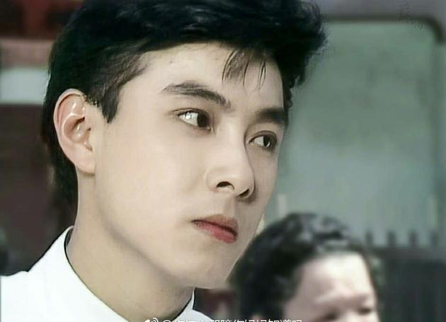 张卫健年轻光头时的颜值,凉风有信秋月无边张卫健粤语独白