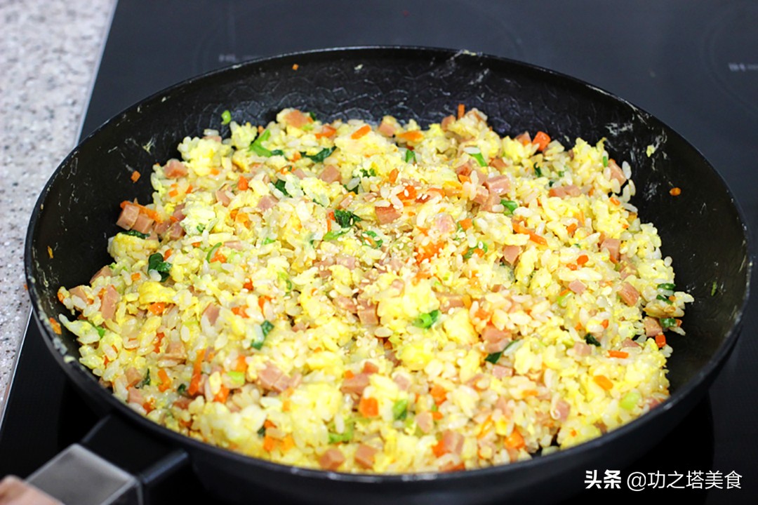看不见鸡蛋的菜,蛋炒饭不放酱油做法