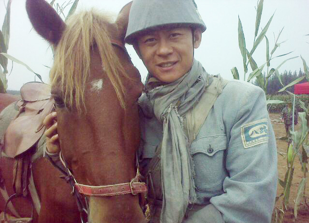 演员李健简历及妻子是谁,影视演员李健小时候的照片