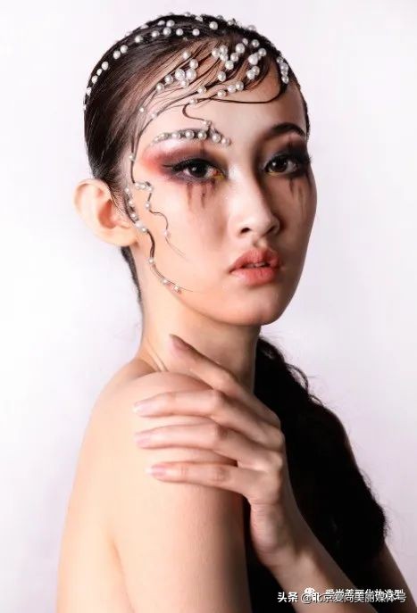 爱尚美丽演绎星座造型▏月神身边的仙女——摩羯座