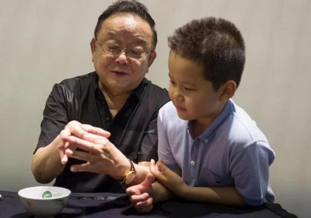 王刚与小20岁三婚妻子近照,王刚第三任妻子比女儿还年轻