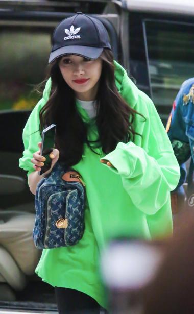 带货女王杨幂重出江湖！最近有什么连她都不能错过的时尚单品？