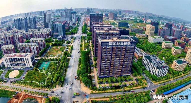 光谷金融港b21栋堵车,光谷高架金融港四路