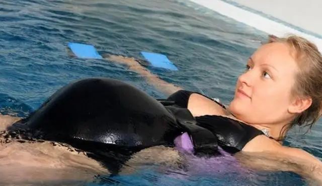 孕中期是否可以游泳,孕中期可以去游泳池游泳吗