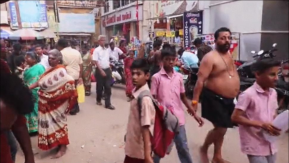 辞职后,我跑去印度恒河洗了个澡