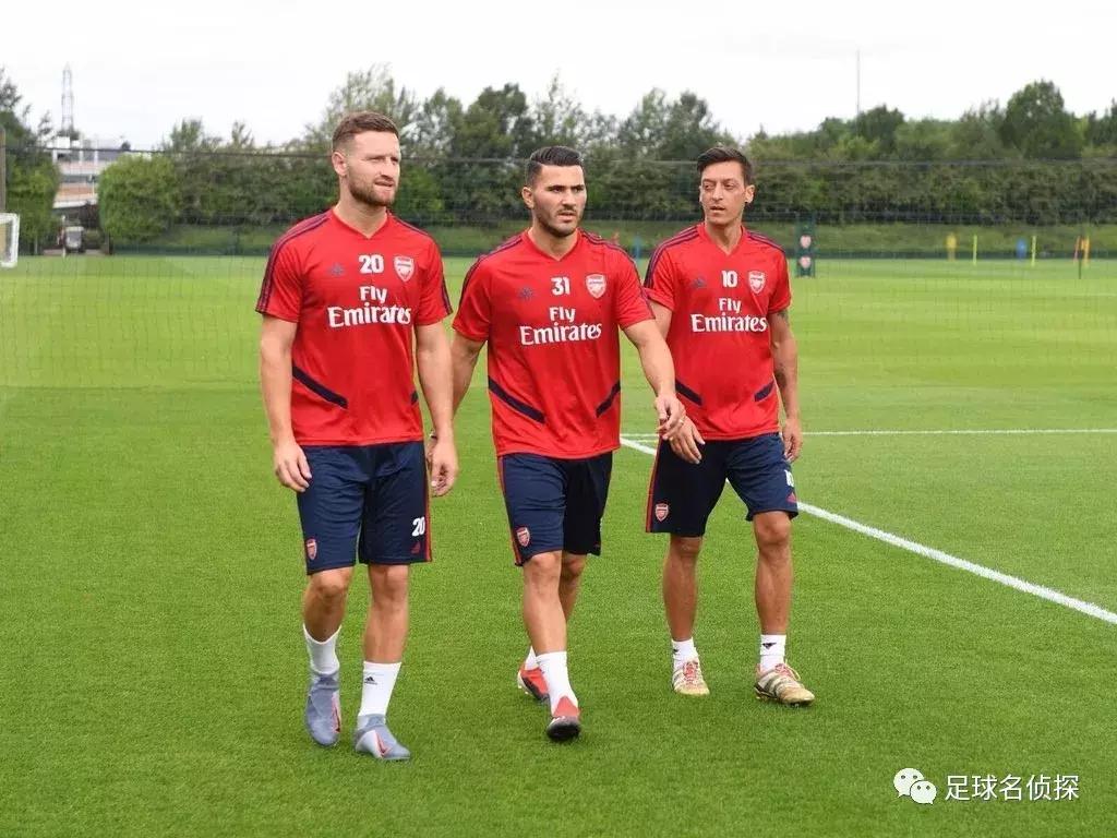 英媒阿森纳考虑租借本泽马,皇马争购阿森纳