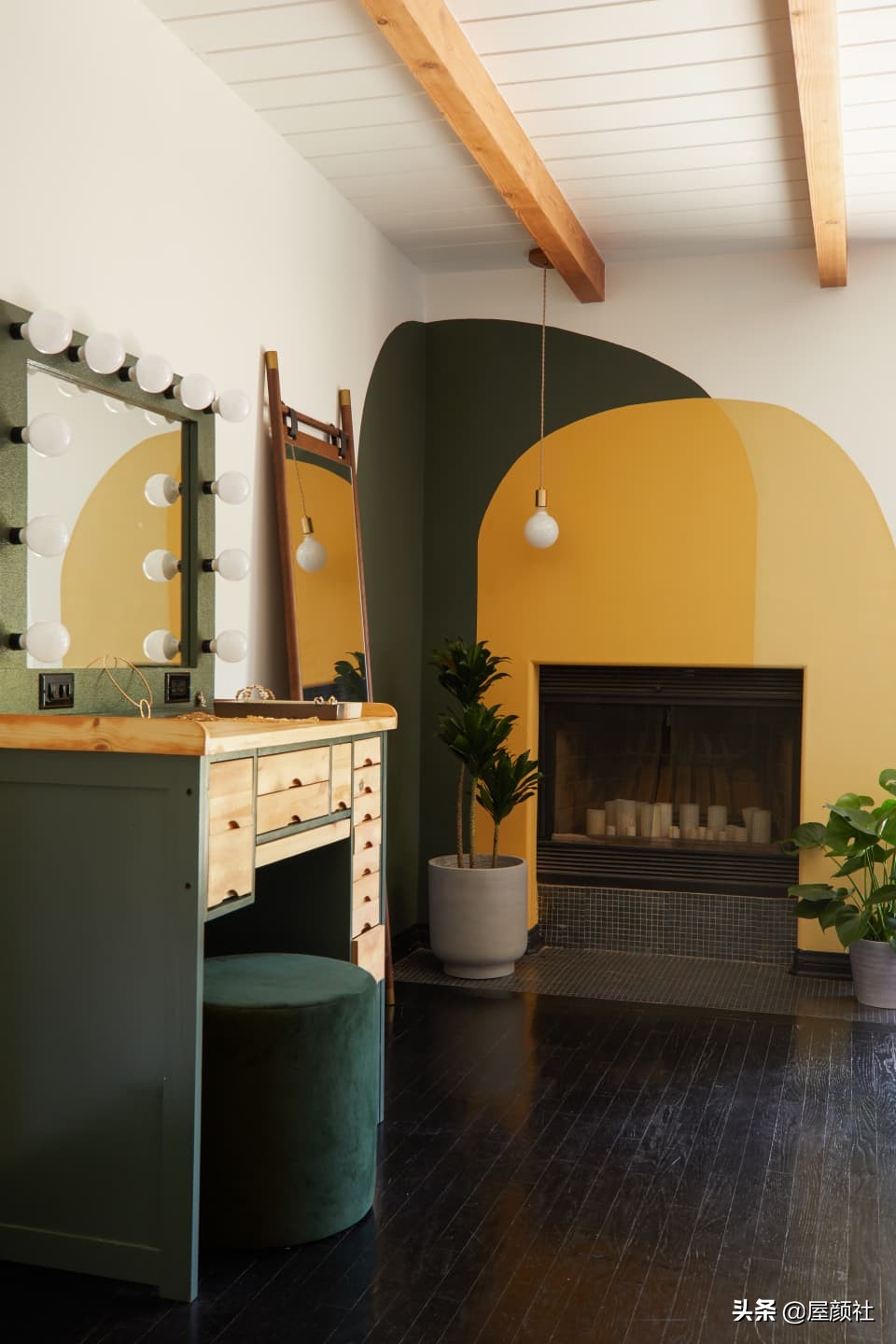 好莱坞明星詹妮娜的豪宅曝光。混搭复古，大胆涂色，居然还配秋千