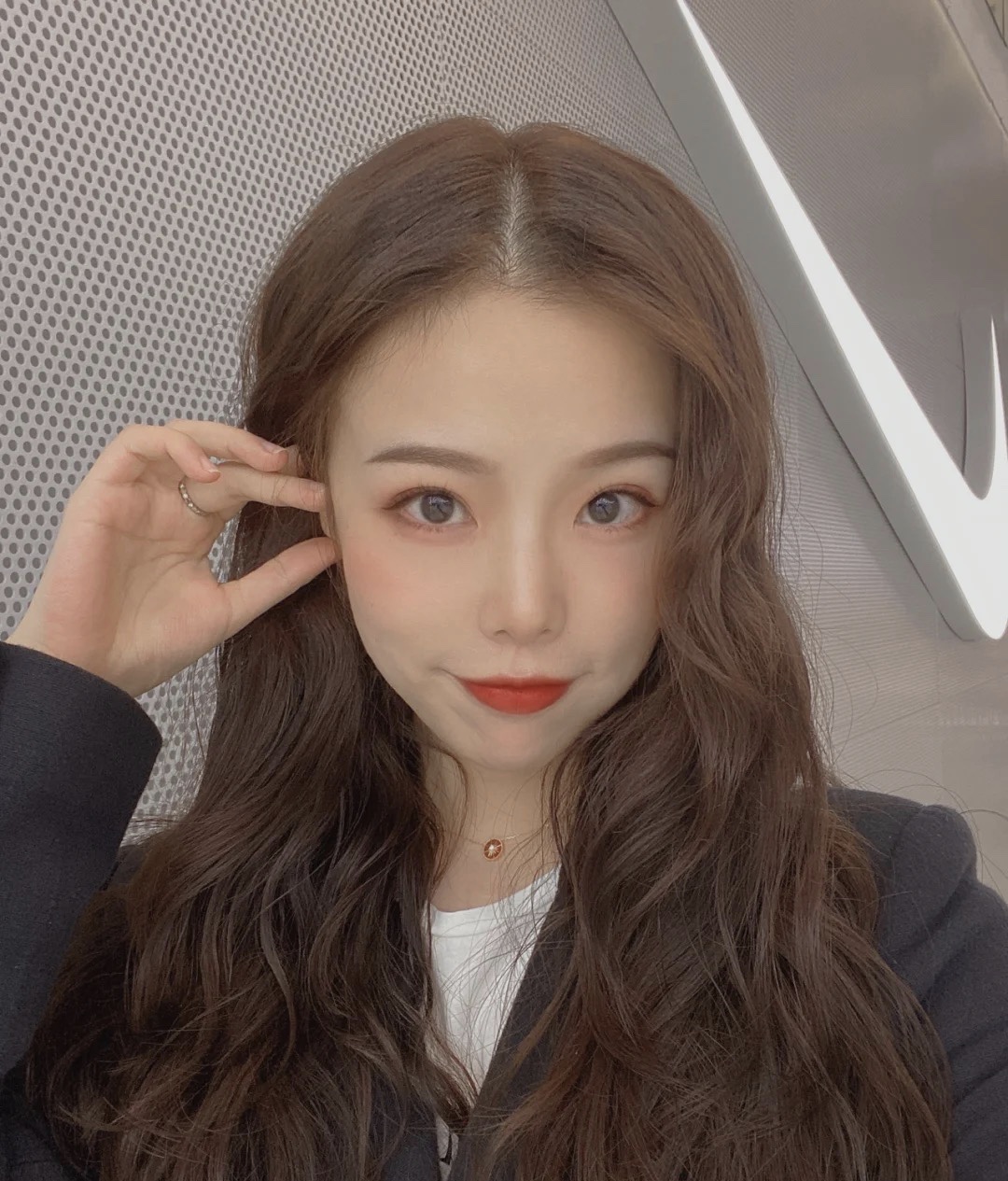 头发稀疏怎么变浓密吃什么药,头发稀疏有什么办法让头发变浓密