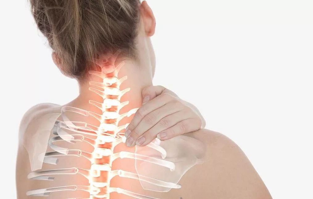 肩颈酸痛怎么缓解按摩治疗肩颈痛,肩颈酸痛的原因及解决方法