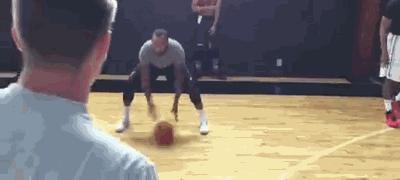 篮球基本功运球13种,篮球运球基本功训练五年级