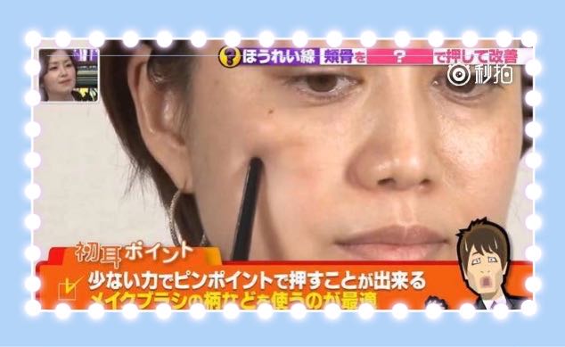 按摩脸部可以消除法令纹?郑爽、范冰冰亲自示范,我劝你别按了