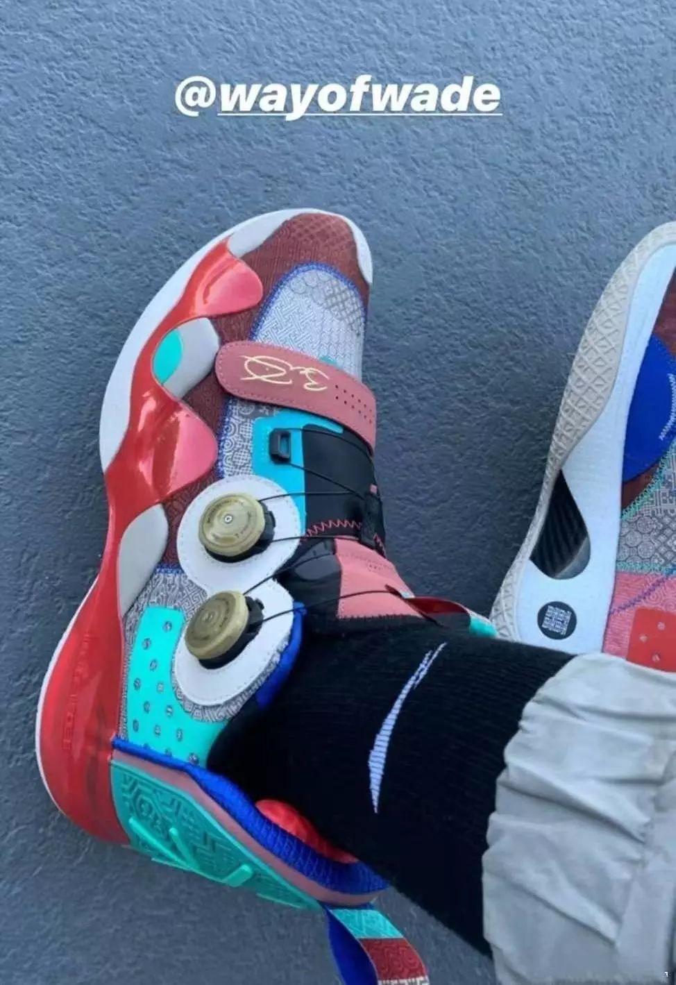 韦德之道9CNY曝光！盘扣+双配色+盲盒发售，被喷史上最丑？