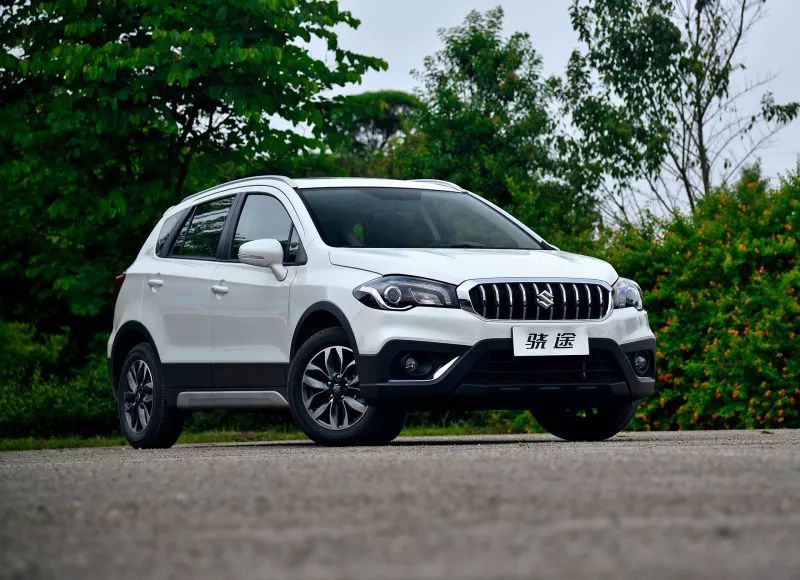 铃木天语sx4和骁途比较,2021铃木骁途sx4海外版
