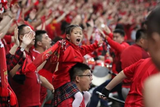 我的球迷爸爸作文300字三年级,我的球迷爸爸作文一年级