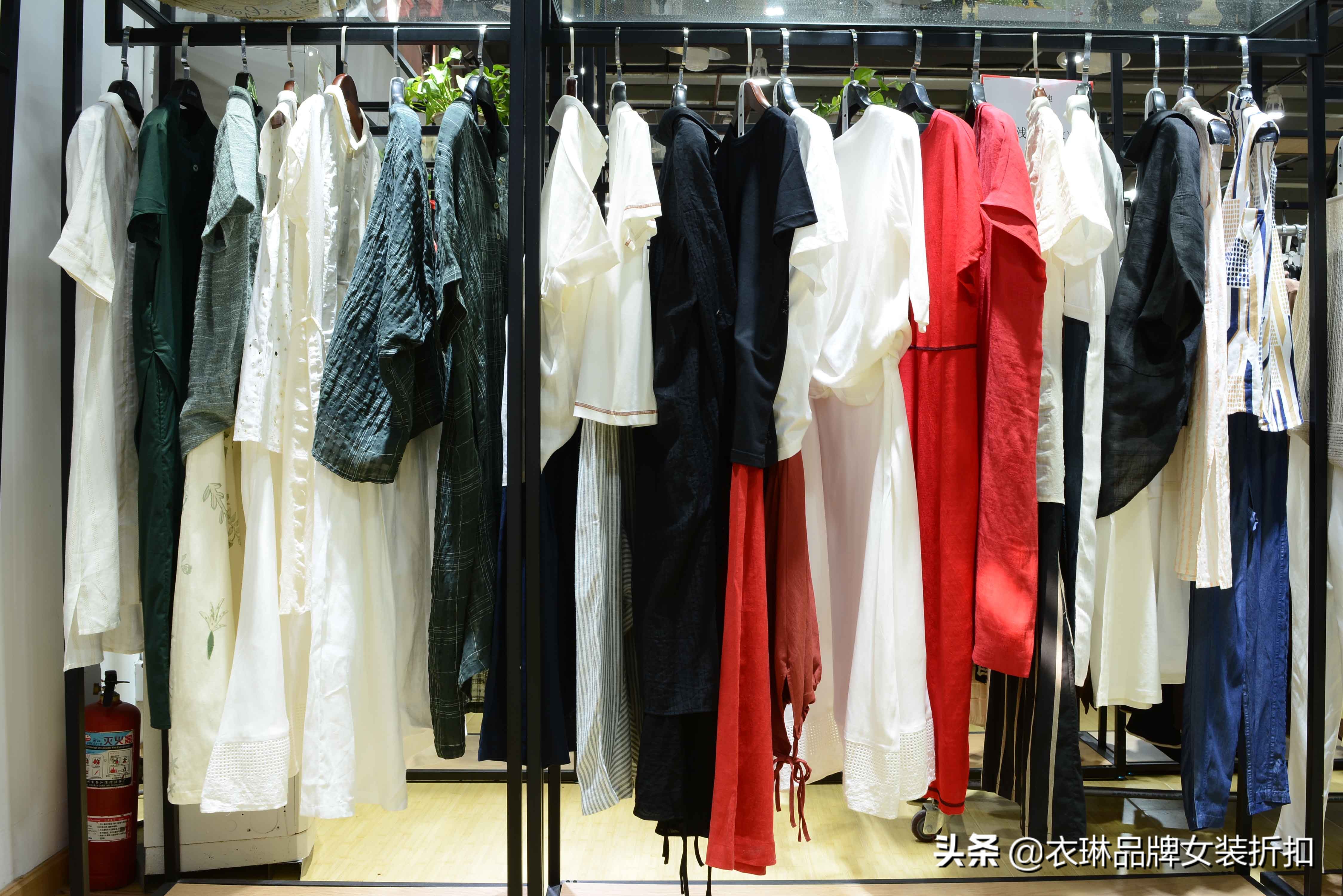 小众设计师款女装尾货从哪里进货,品牌女装尾货进货渠道有哪些呢