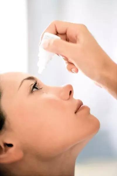 毁眼睛的100个习惯,毁眼的十大习惯