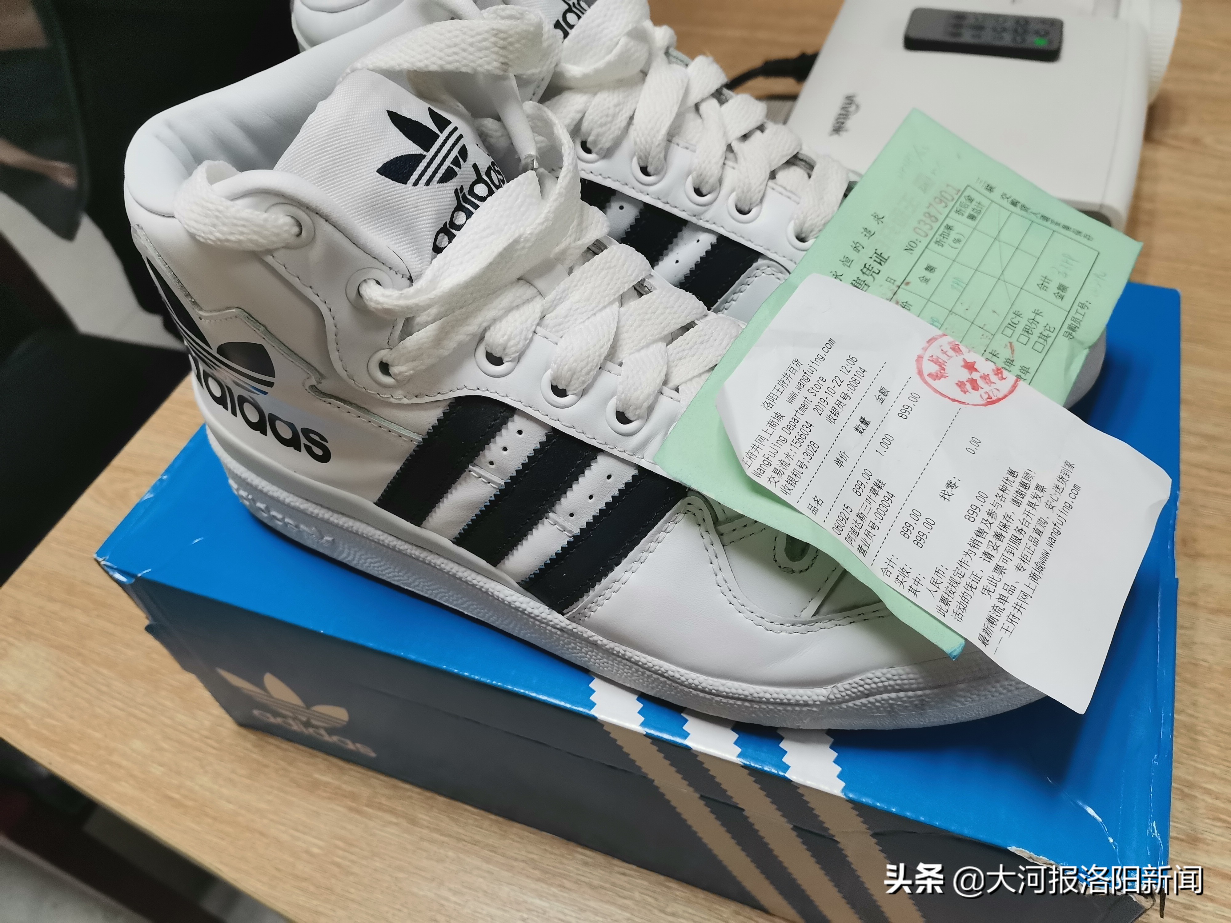 阿迪达斯三杠打官司,男子买阿迪达斯10天坏了