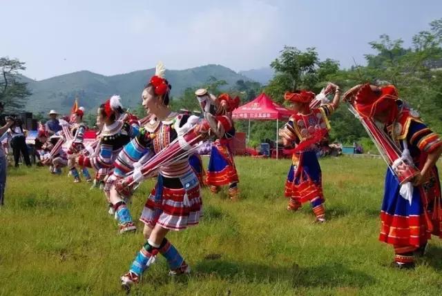 广东居然藏着一个神秘天坑,广东这座小镇藏着多少宝藏