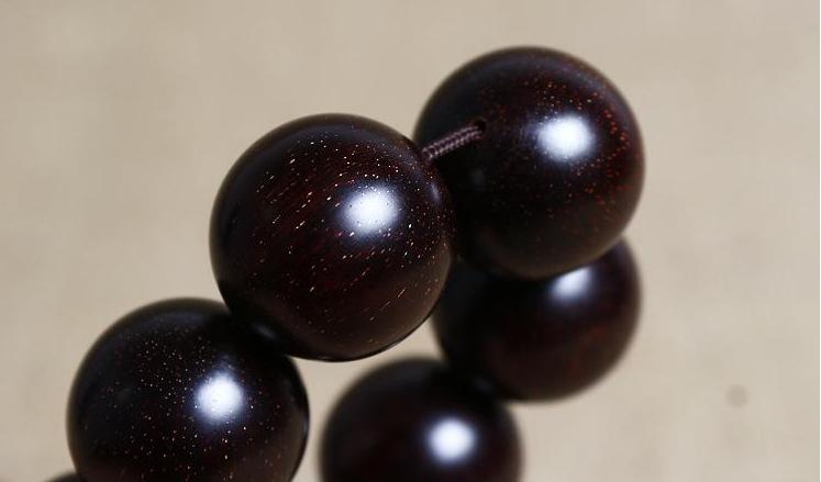 玉石手串不佩戴时如何保养,佩戴的金丝楠手串怎么保养