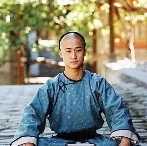 李连杰和甄子丹对比照,李连杰和甄子丹的成长历程