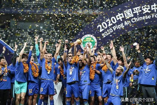 记者谈国足惨败现在有了新的难题,国足还欠薪吗