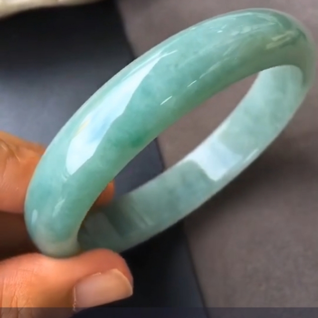 缅甸翡翠镯子直播间价格,缅甸翡翠镯子店