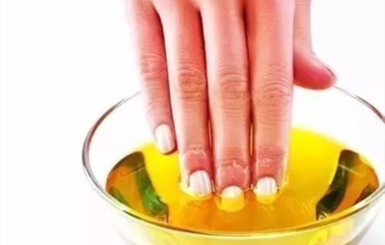 指甲扁平往上翘美甲,美甲的指甲翘起来了怎么补救