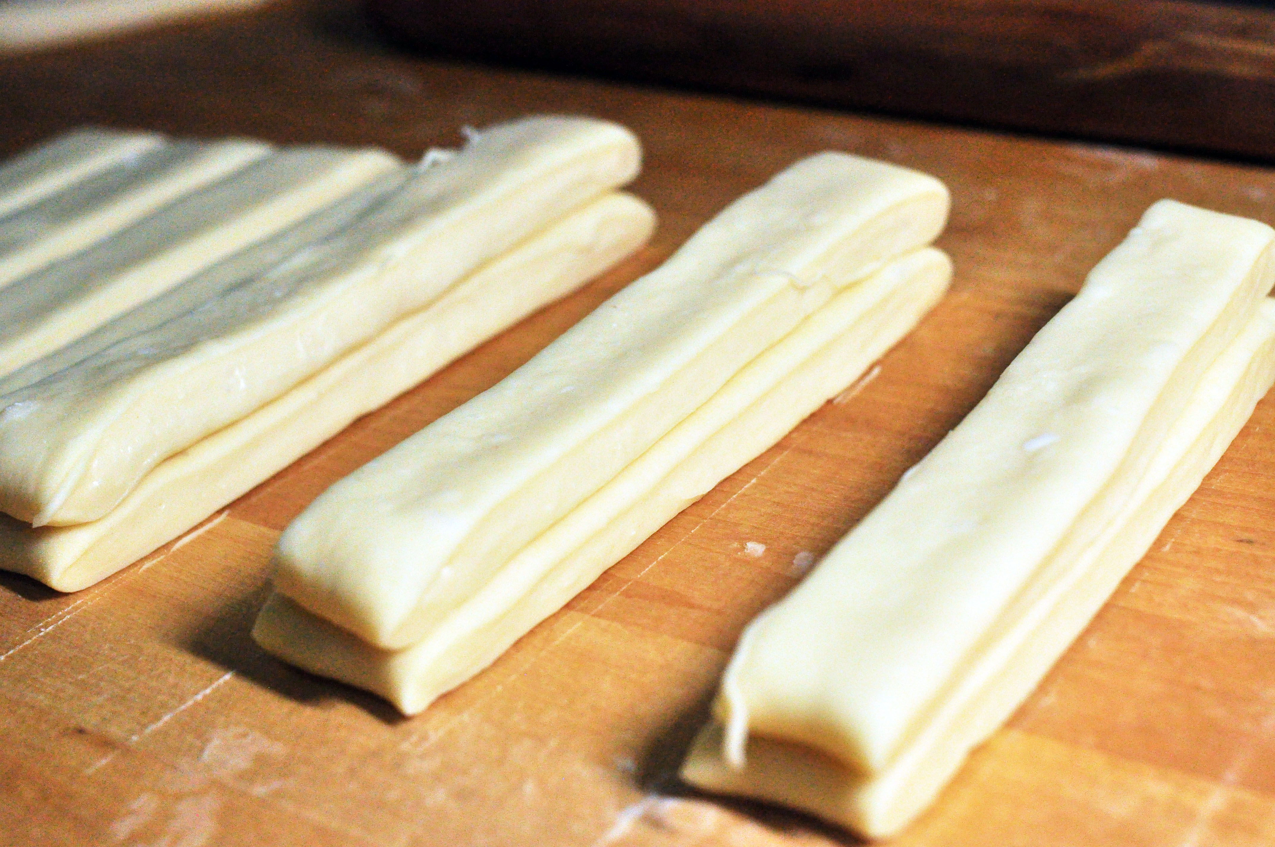 只需两步教你炸出酥脆好吃的油条,在家做一个油炸酥脆的油条