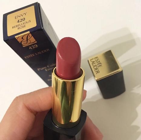 mac和雅诗兰黛粉底哪个好,mac和雅诗兰黛哪个更适合混油皮