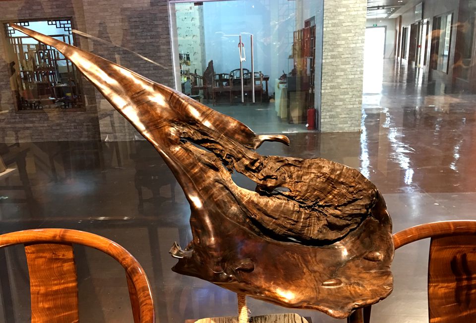 金丝楠阴沉木和黄花梨哪个好看,黄花梨贵还是金丝楠木阴沉木贵