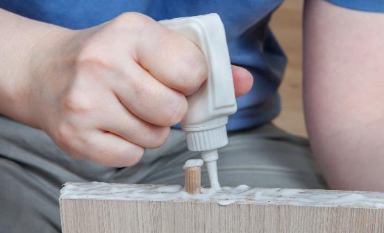 502胶水把手黏住了有什么办法,502胶水粘住手了怎么解开