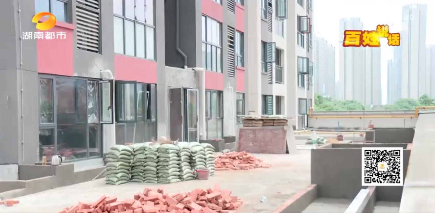 太过分！长沙中交里城：一业主私占公共露台280平，搭建私家花园、菜园