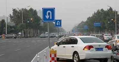 红绿灯处如何掉头才不会被扣分,开车掉头怎么看能不能过去