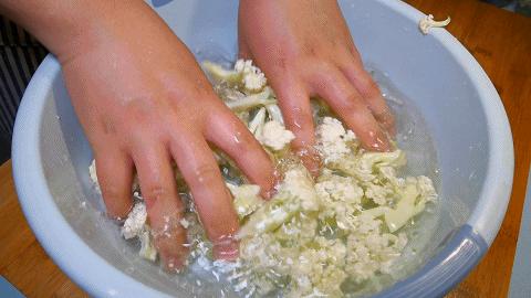 炒花菜老是糊,炒花菜直接下锅软烂不香