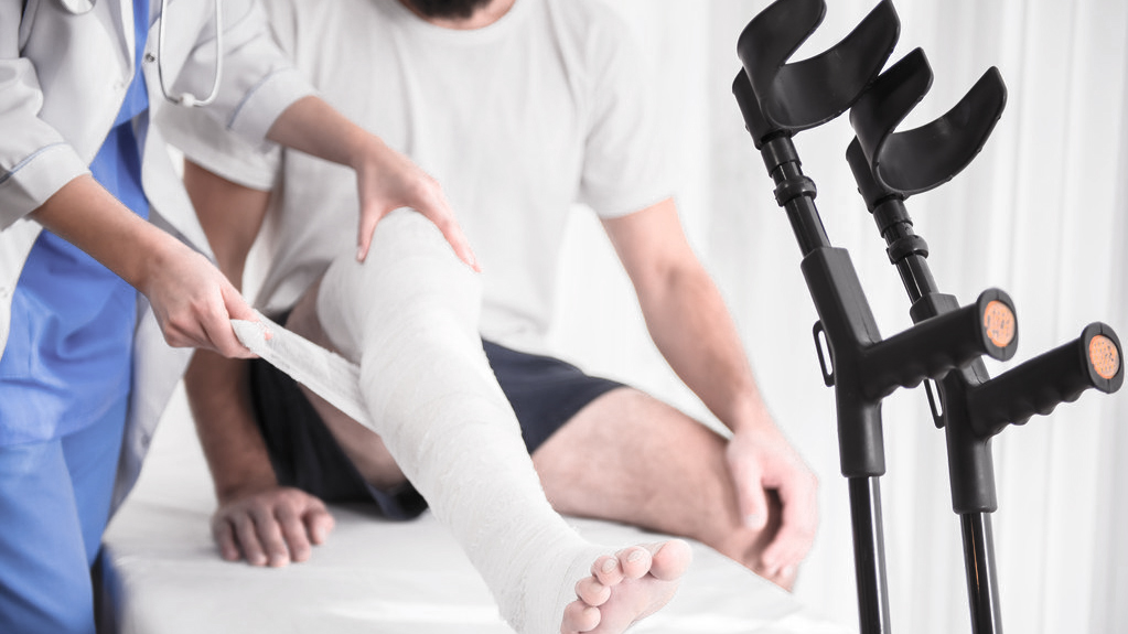 打石膏这个动作要多久,打石膏后多久能恢复运动