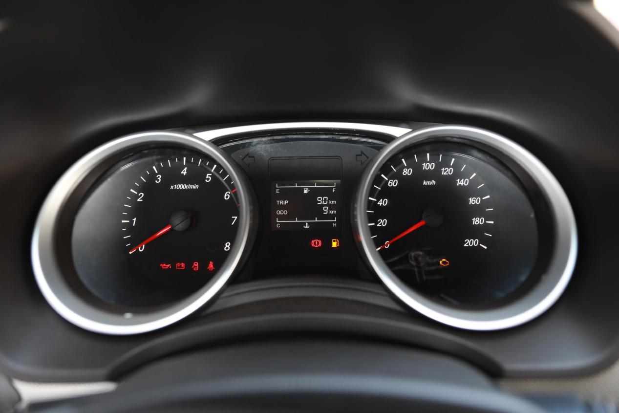 五菱宏光空间小吗,五菱宏光空间宽敞