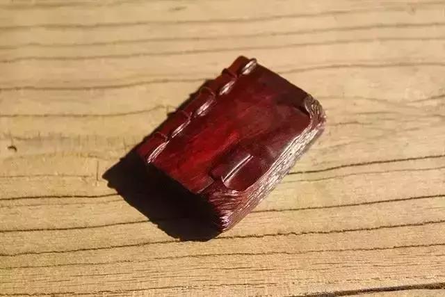 木雕兽头什么寓意,长颈鹿木雕婚礼摆件有什么寓意