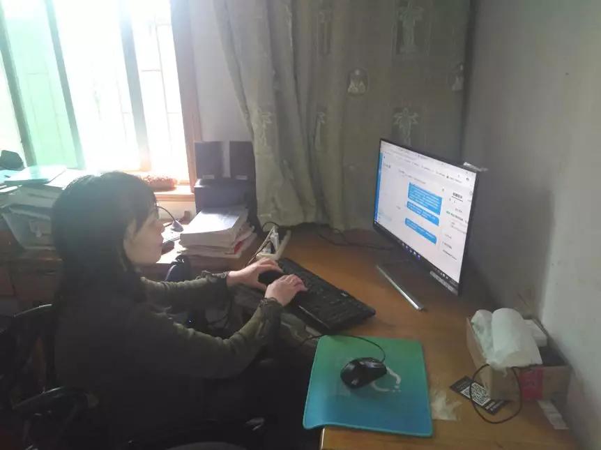 宁波55岁残疾女客服:靠自己月入5000,疫情下每天在线帮助150个人