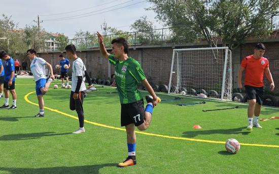 踢足球买买提,买买提踢足球