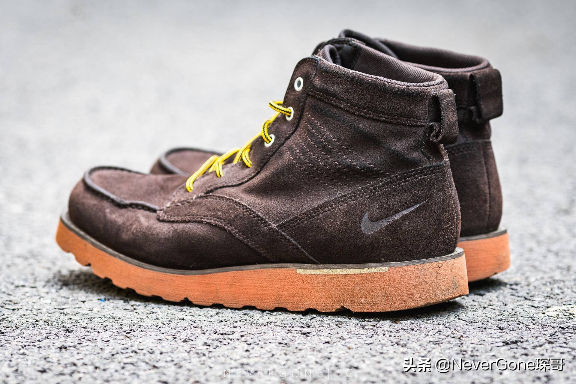 一双nike跑步鞋300,耐克复古经典低帮运动鞋