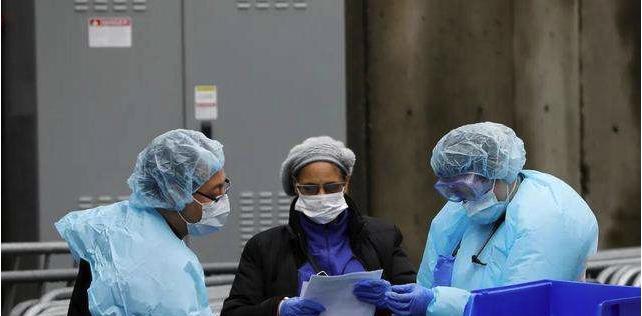 西方国家已经乱套?法国多名护士镜头前裸体抗议,原因令人理解