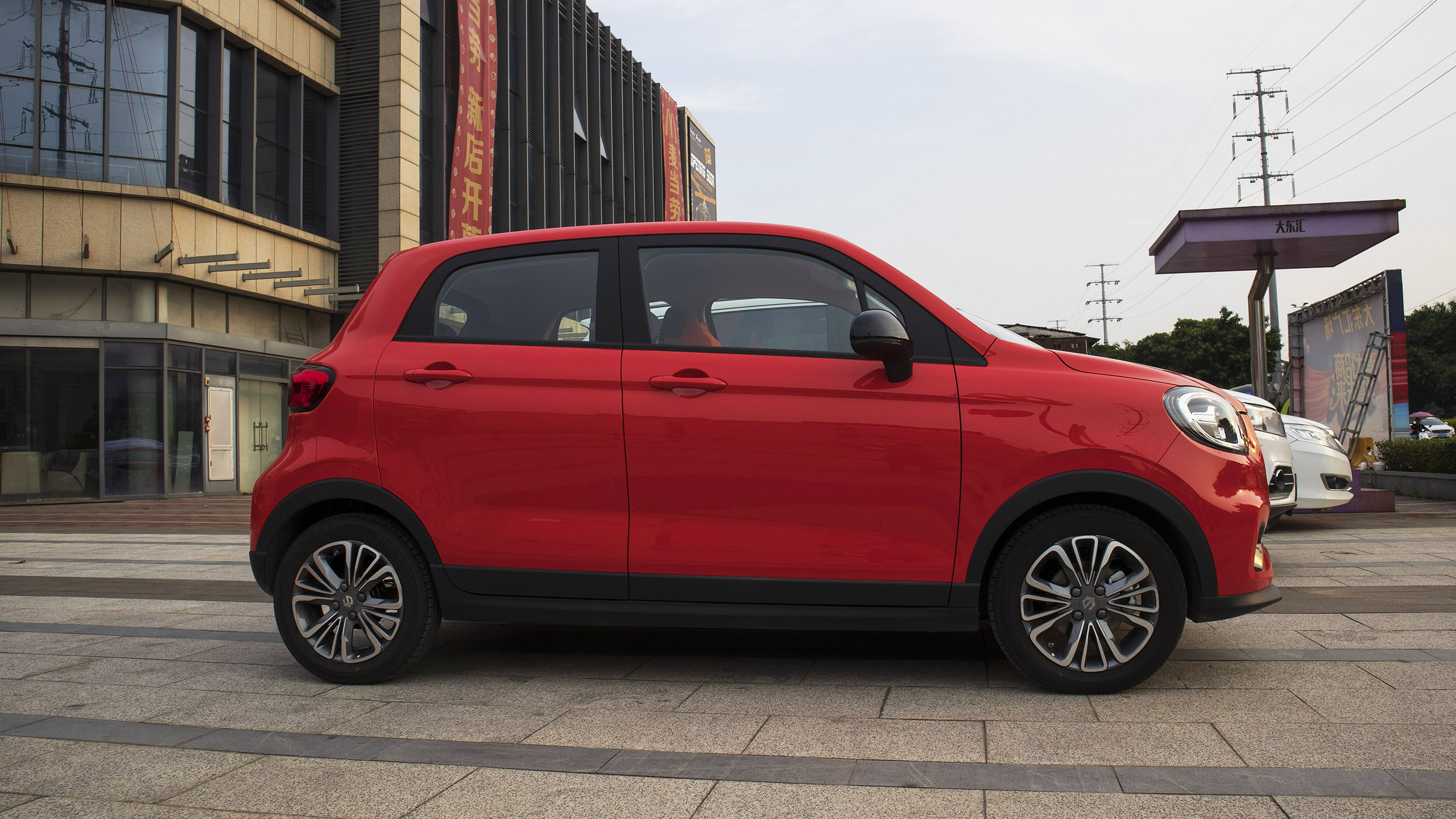 403公里续航,零跑t03310轻享版深度体验