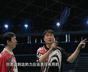 羽毛球高远球如何发力才正确,注意这4个动作让击球不再啃地