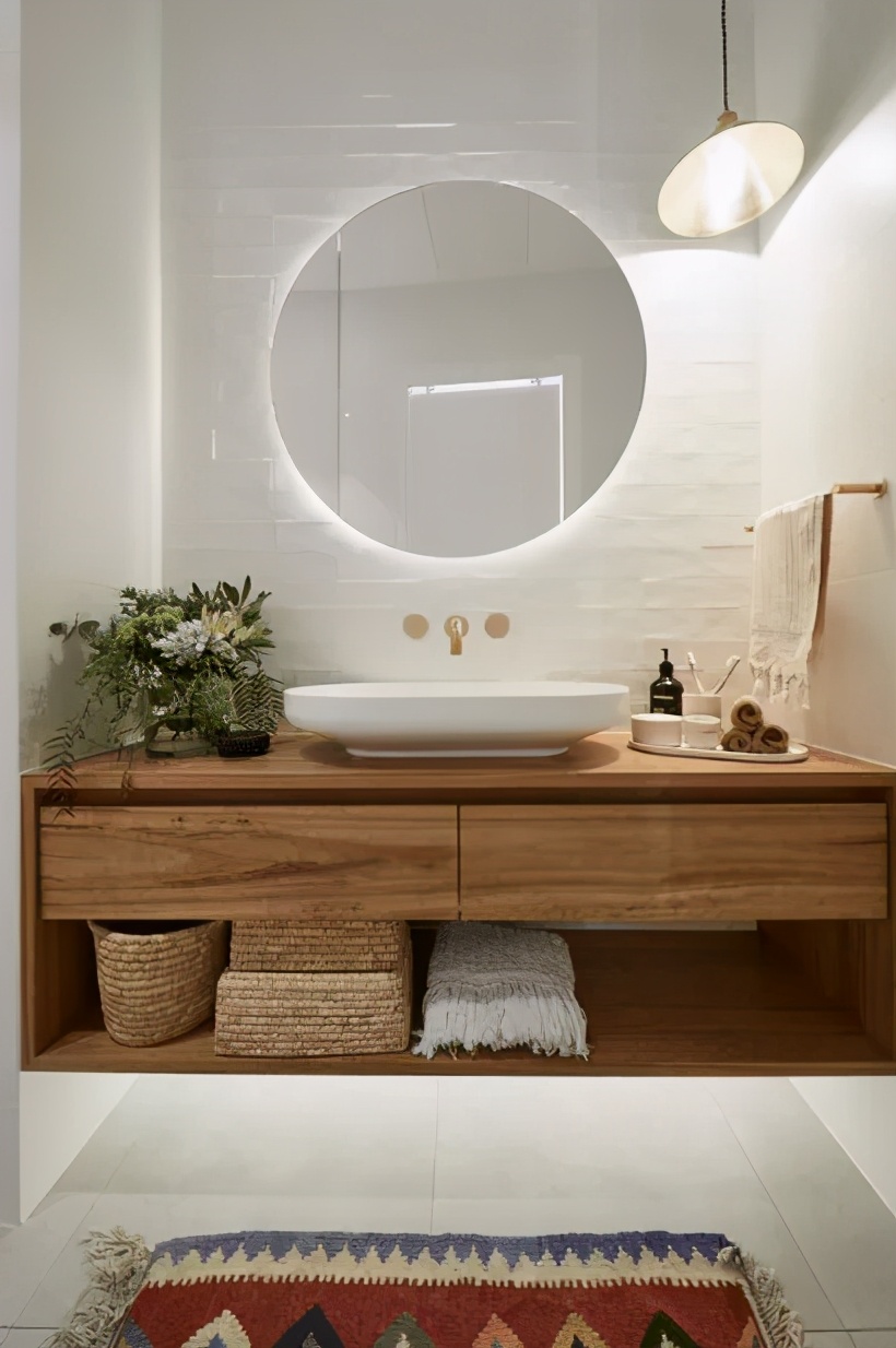 卫生间光线暗适合哪种窗户,没有窗户的卫生间怎样明亮