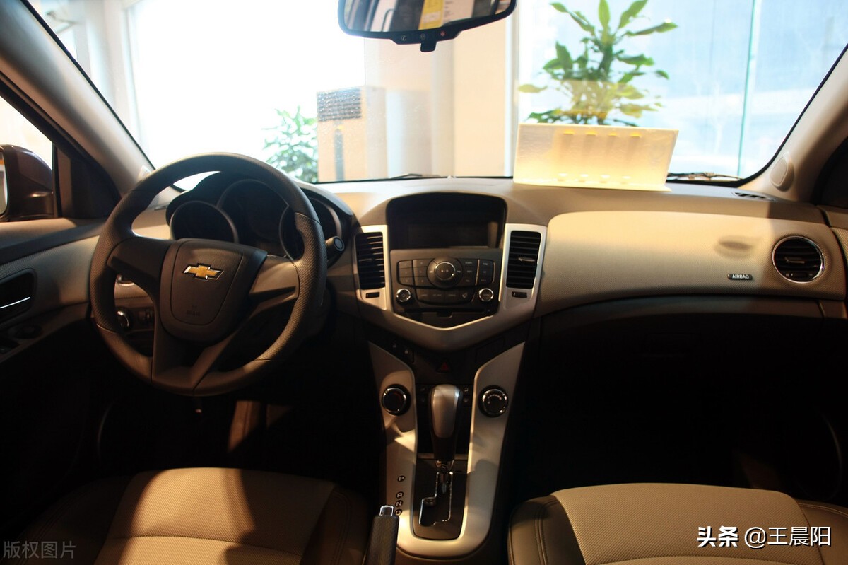 大众朗逸和雪佛兰科鲁兹哪个好,科鲁兹的1.6和朗逸的1.6什么区别